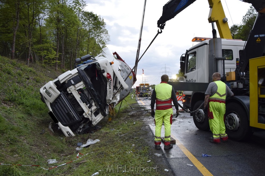 VU Gefahrgut LKW umgestuerzt A 4 Rich Koeln Hoehe AS Gummersbach P423.JPG - Miklos Laubert